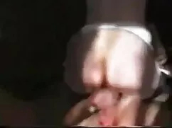 در یک باغ سبز ، یک ه ...