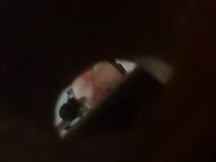 او موهای خود را در ا ...
