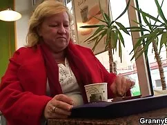 مرد جذاب به نظر می ر ...